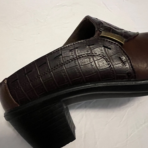 Easy Street Women’s Cynthia Brown Clogs/Mules - Size 6 - Picture 9 of 9